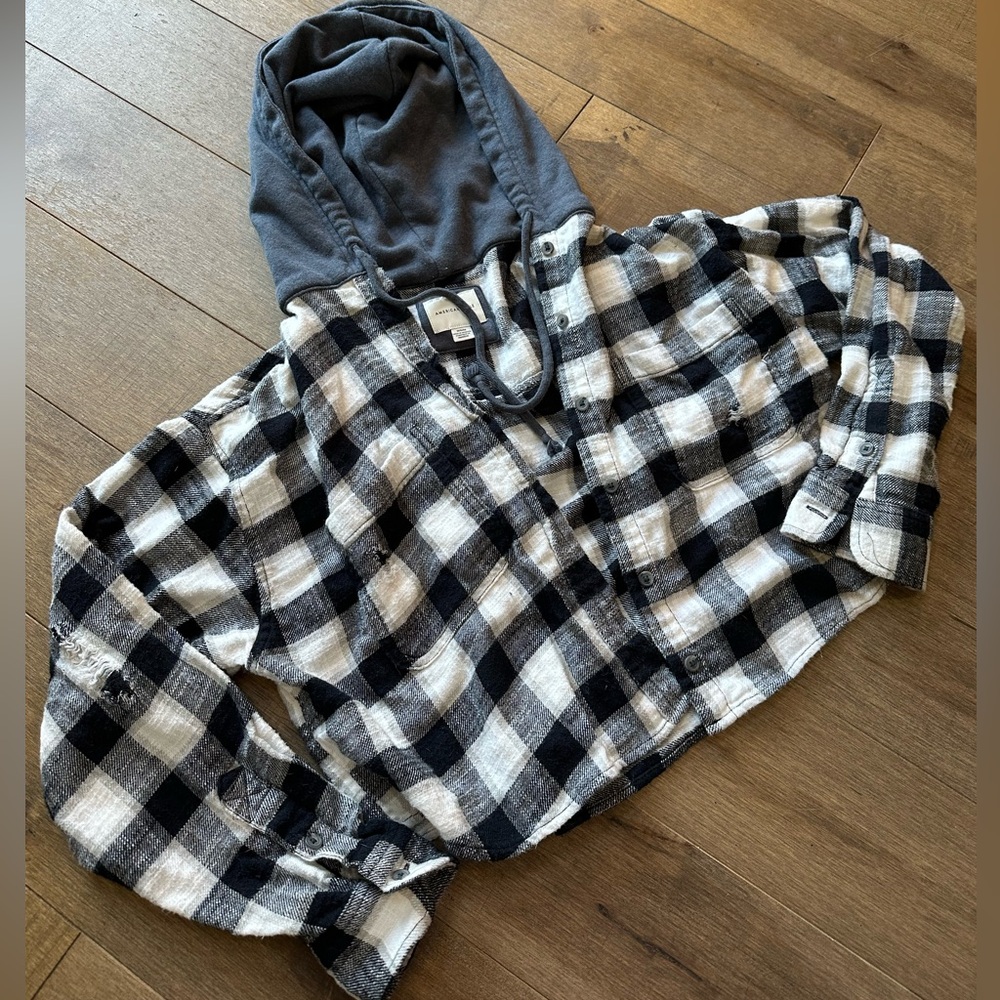 BLACK & WHITE HOODED FLANNEL